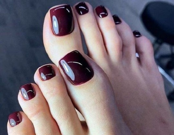 Những màu sơn móng chân màu đỏ mận nổi bật | websosanh.vn
